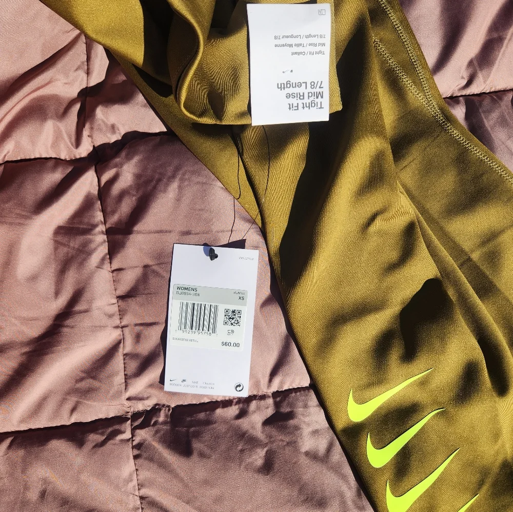 NWT Nike Mid Rise 7/8 Legging - Picture 3 of 4